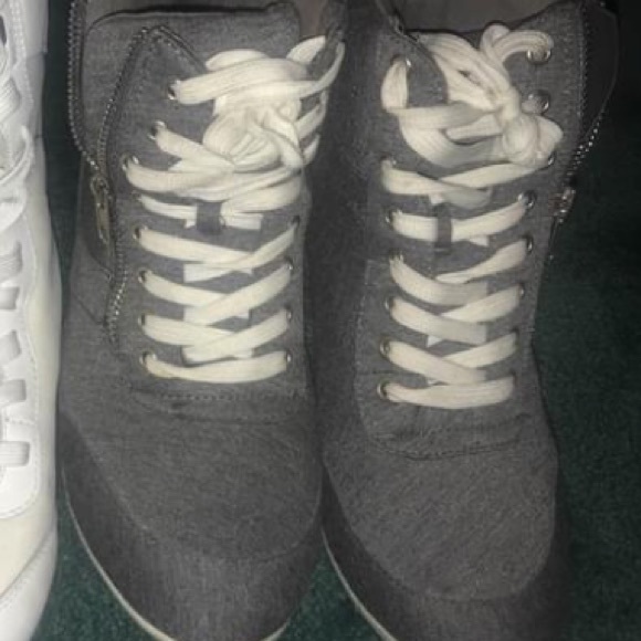 Heels - Picture 1 of 1